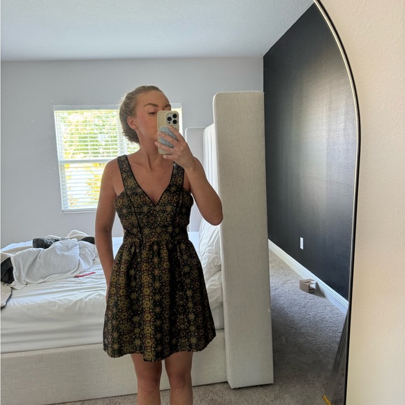 NWT urban outfitters ecote dress size 4 thick material shimmer open sides - Picture 5 of 6